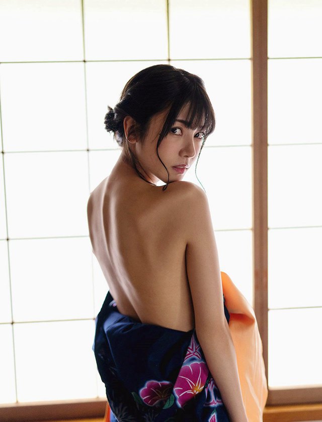 和服下的少女