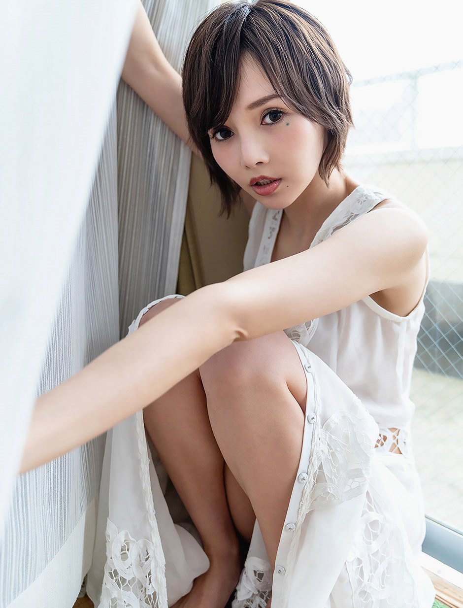 短发美颜女孩