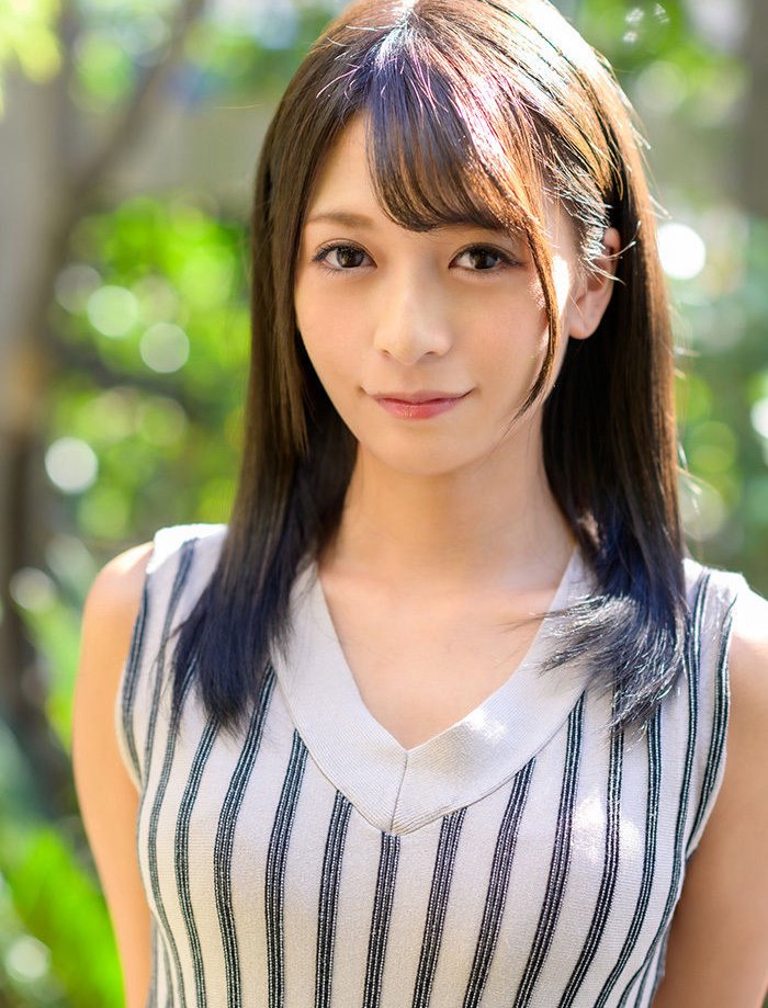 一亿人恋爱中的绝对美少女。