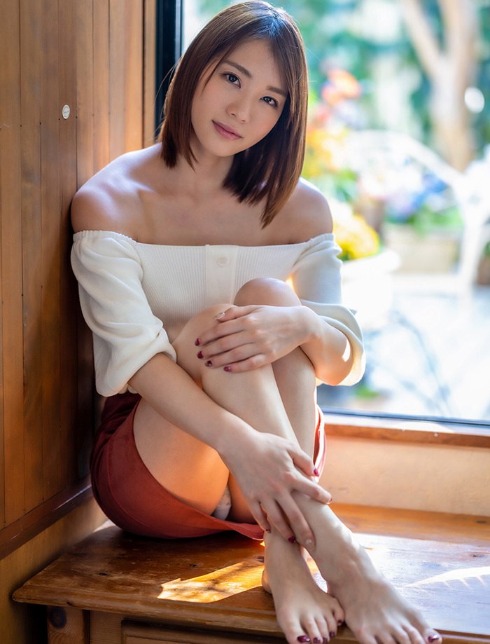 用近距离相机拍摄害羞的样子