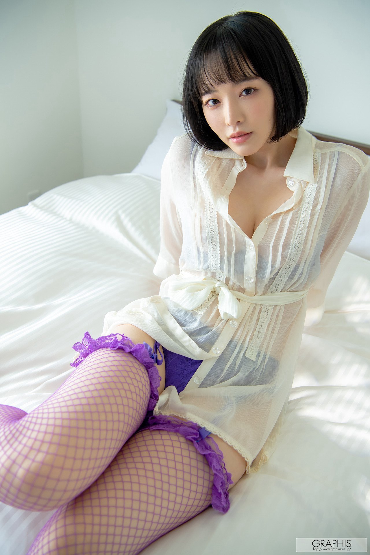 三宫椿写真图集—紫色睡衣下的性感身姿